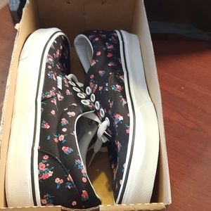 Vans Ditsy Floral Sneakers 👟 NWT